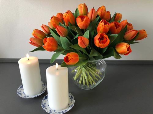 Kunstige orange tulipaner.jpg
